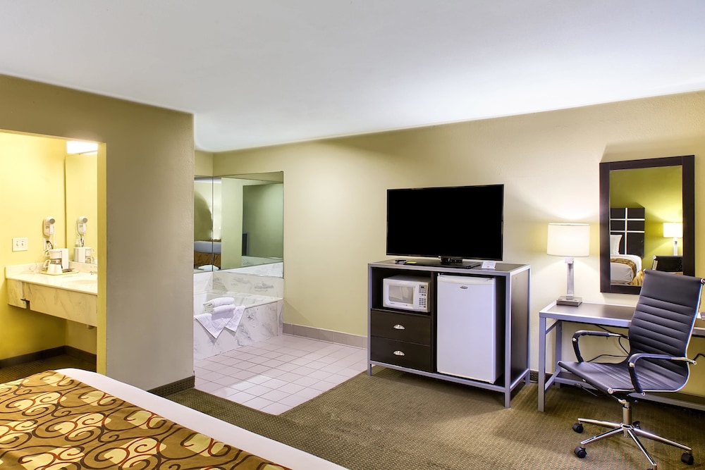Country Hearth Inn Knightdale Raleigh 15/28