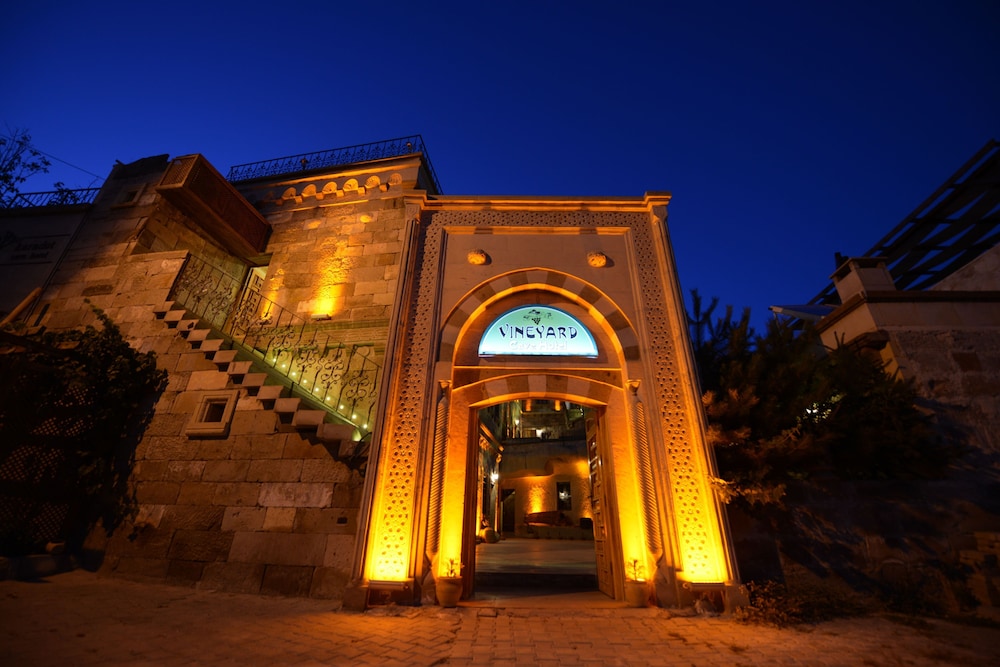 Vineyard Cave Hotel 2/98