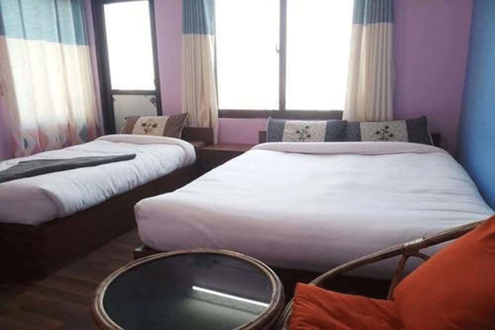 ROOM, PRIVATE BATHROOM