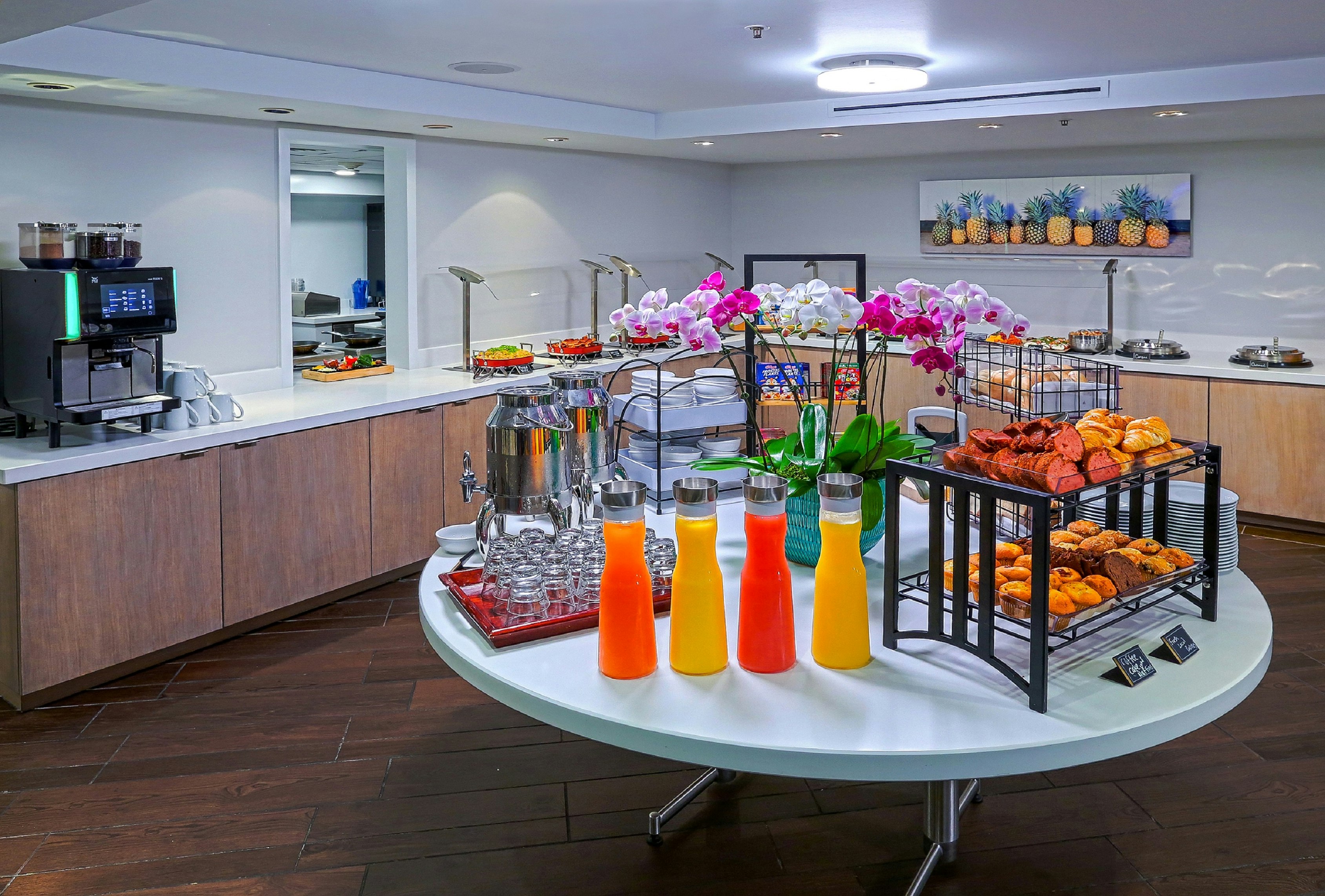 Doubletree By Hilton Alana Waikiki Beach Hotel 52/73