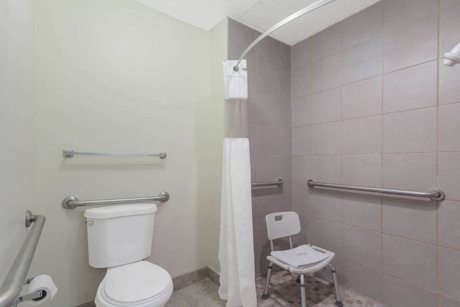 Travelodge by Wyndham Clarksville 11/11