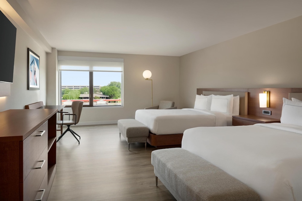 Renovated, 2 Queen Beds, Large، Doubletree By Hilton Bloomington Minneapolis South 4/7