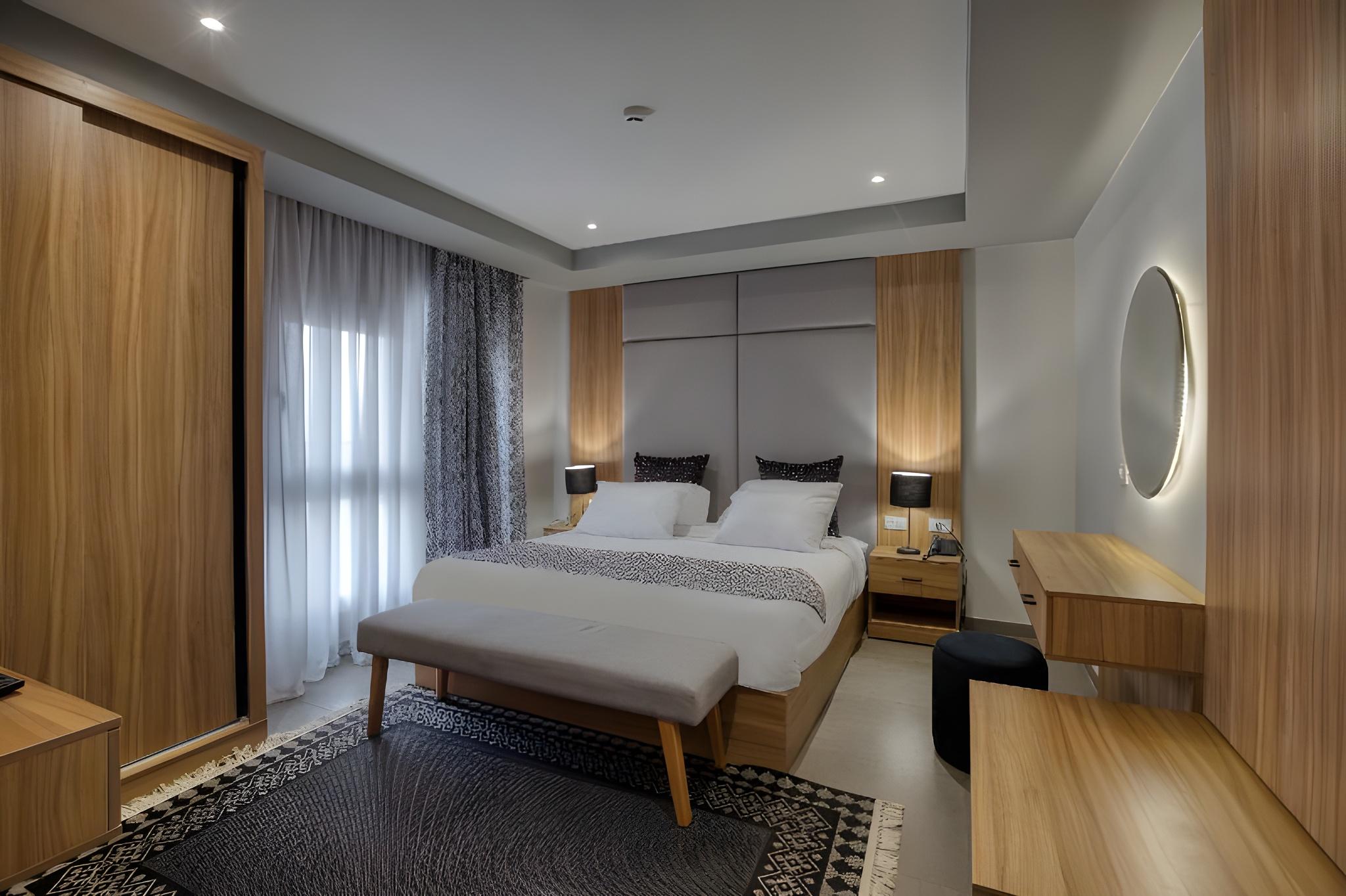EXECUTIVE, SUITE
