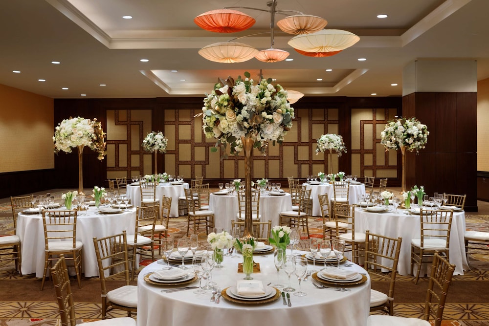 Embassy Suites by Hilton Los Angeles Glendale 37/54