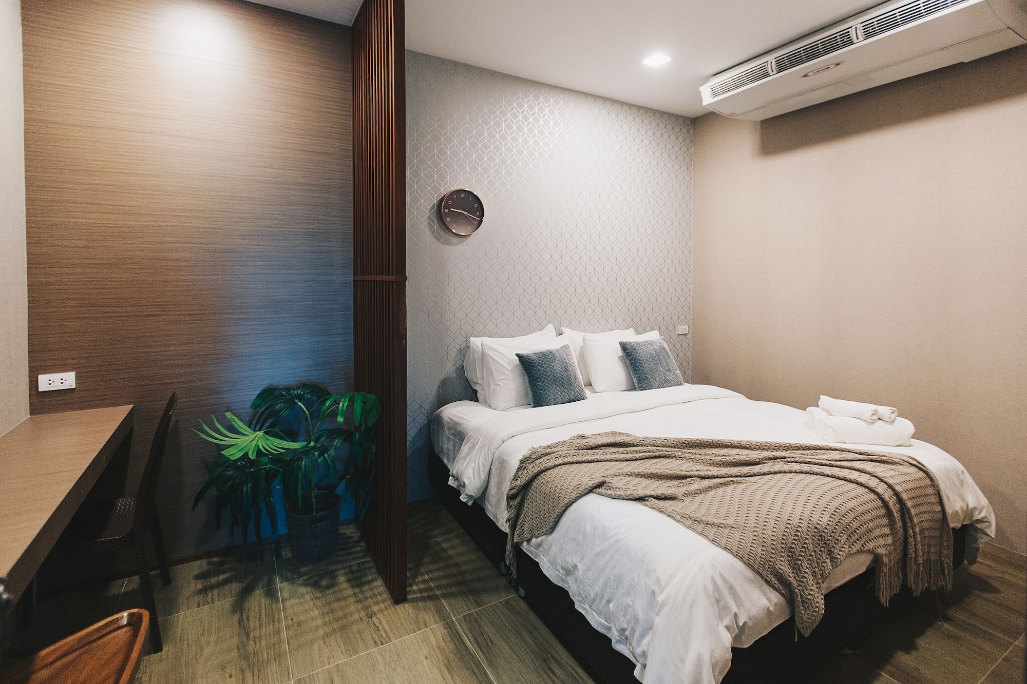 Family, 2 King Beds, Bathtub