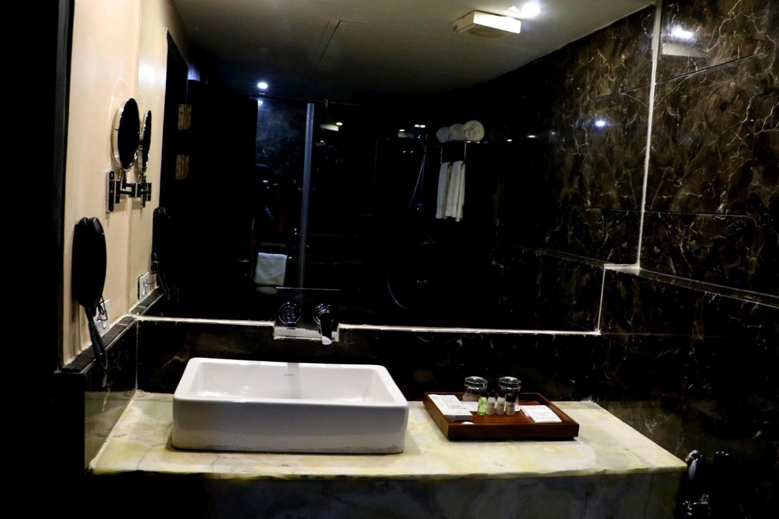 Hotel Trinity Grand 27/29