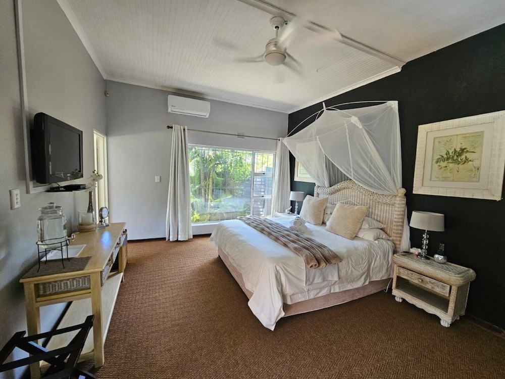Luxury, 1 King and 1 Single Beds
