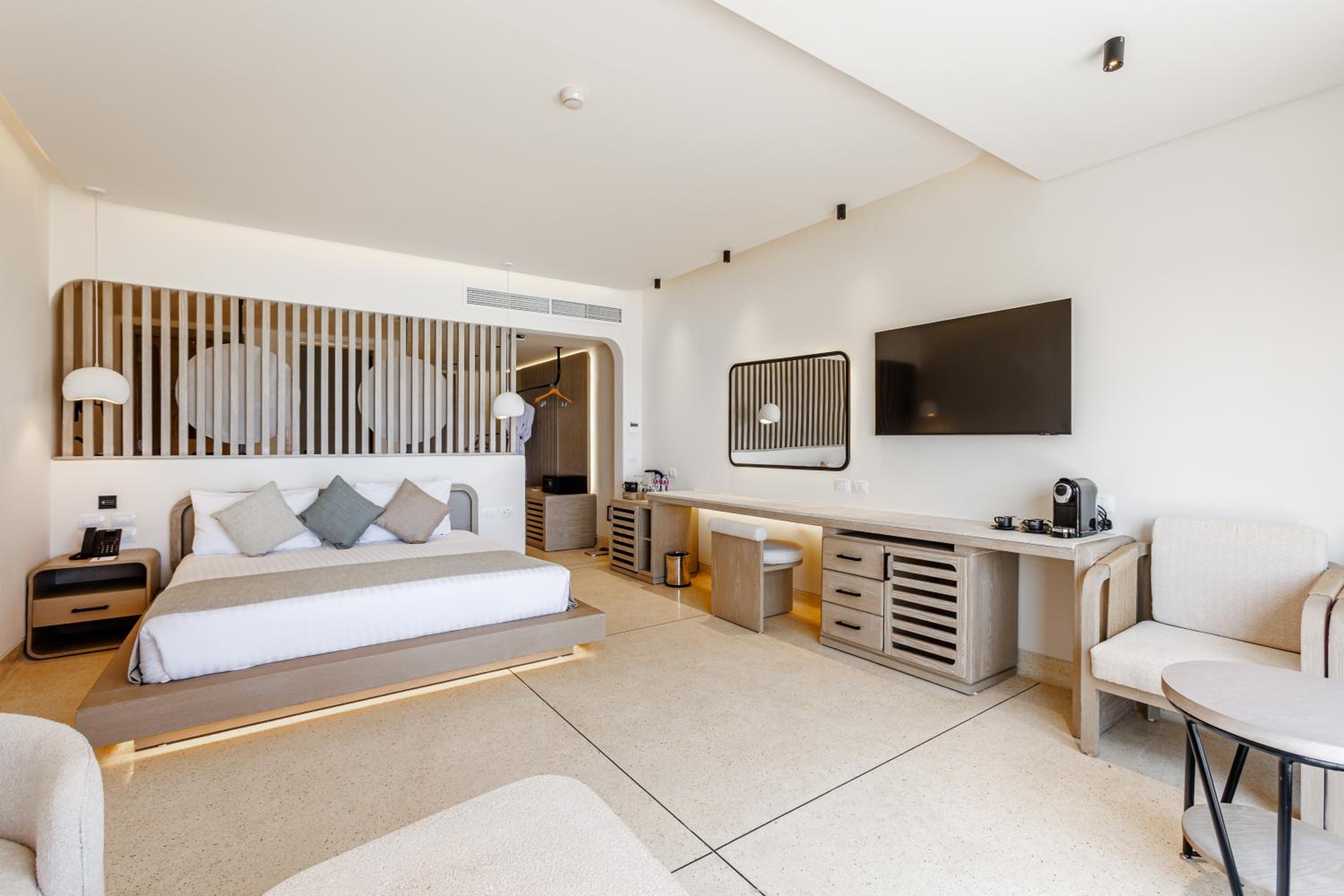 Deluxe, Suite, Queen Bed, Beach Front
