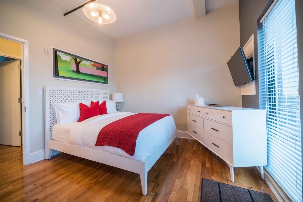 Henry Norman Hotel 25/64