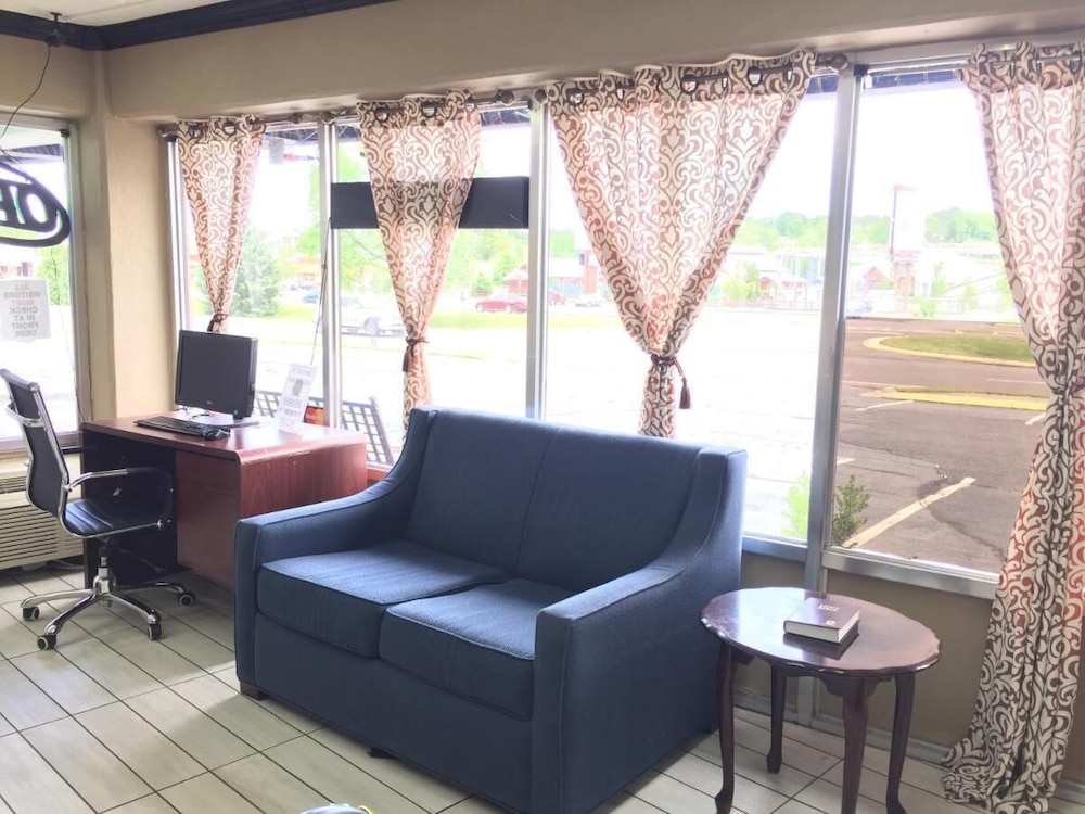 Bear Mount Inn And Suites 31/40