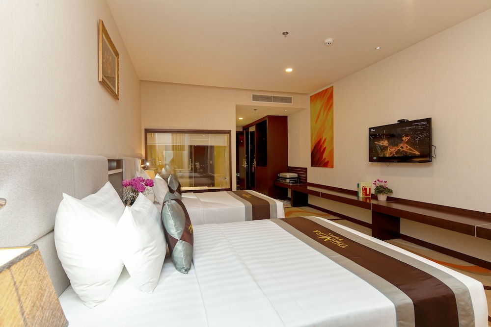 The Mira Hotel 10/50