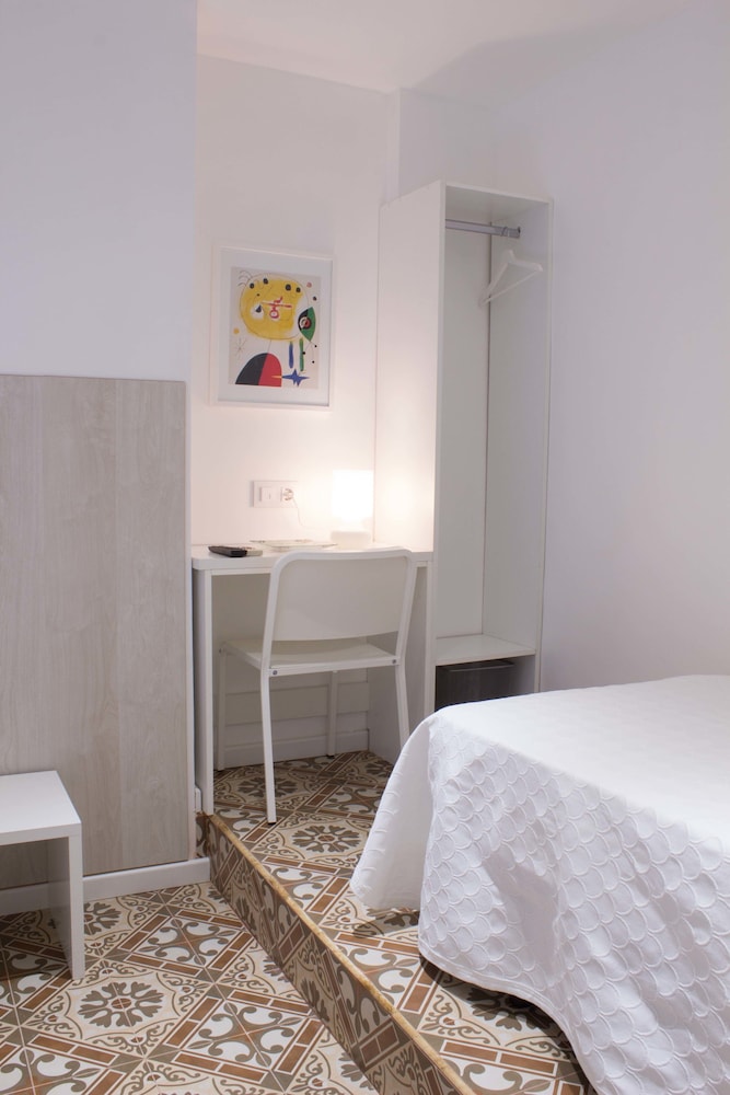 Hostal Nova 32/64
