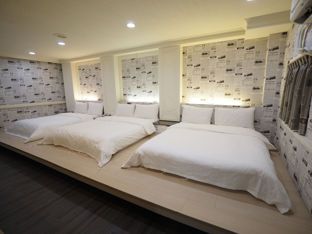 HeYue Hotel 36/55