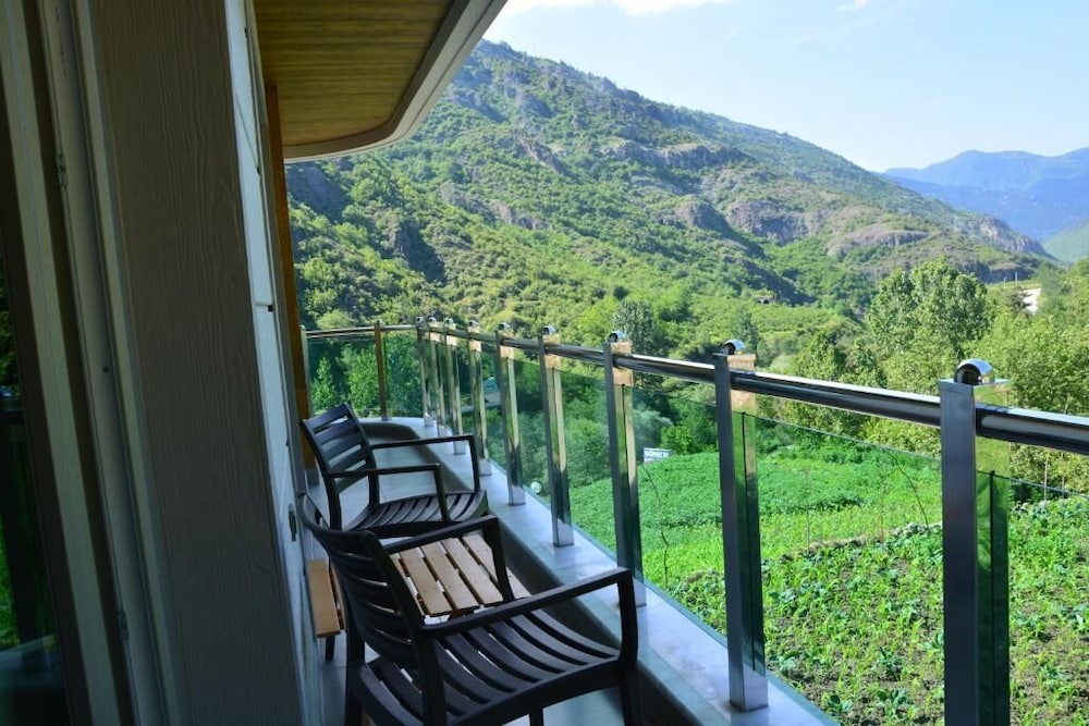VOICE HOTEL 30/41