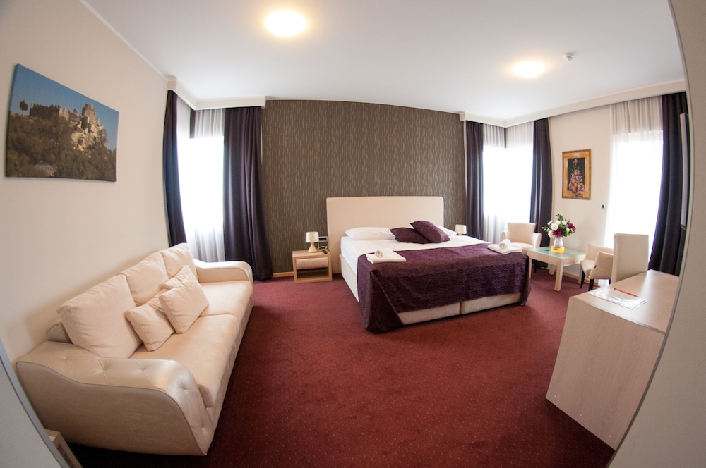 Hotel Brotnjo 48/67