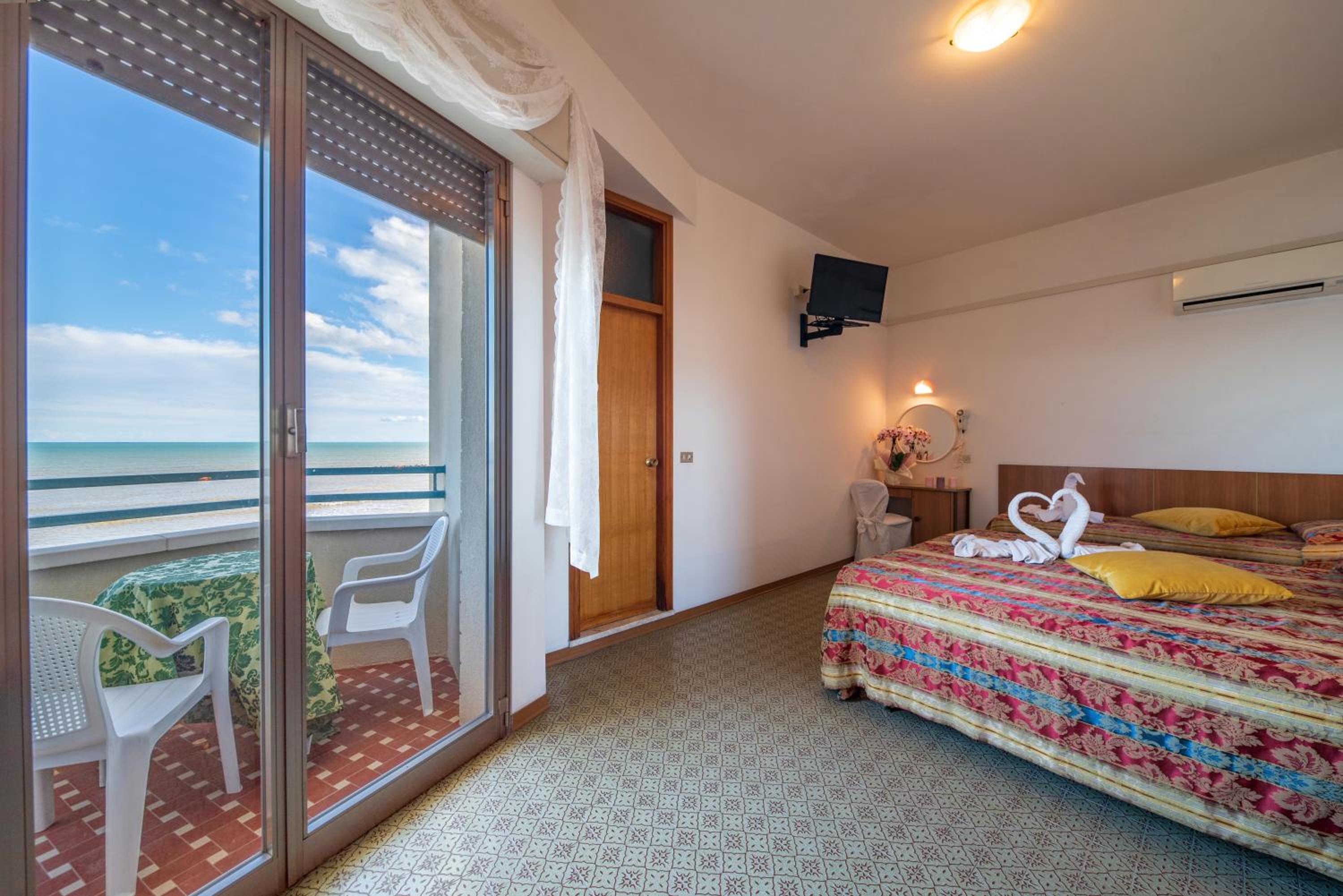 Room, Quadruple, Sea Front