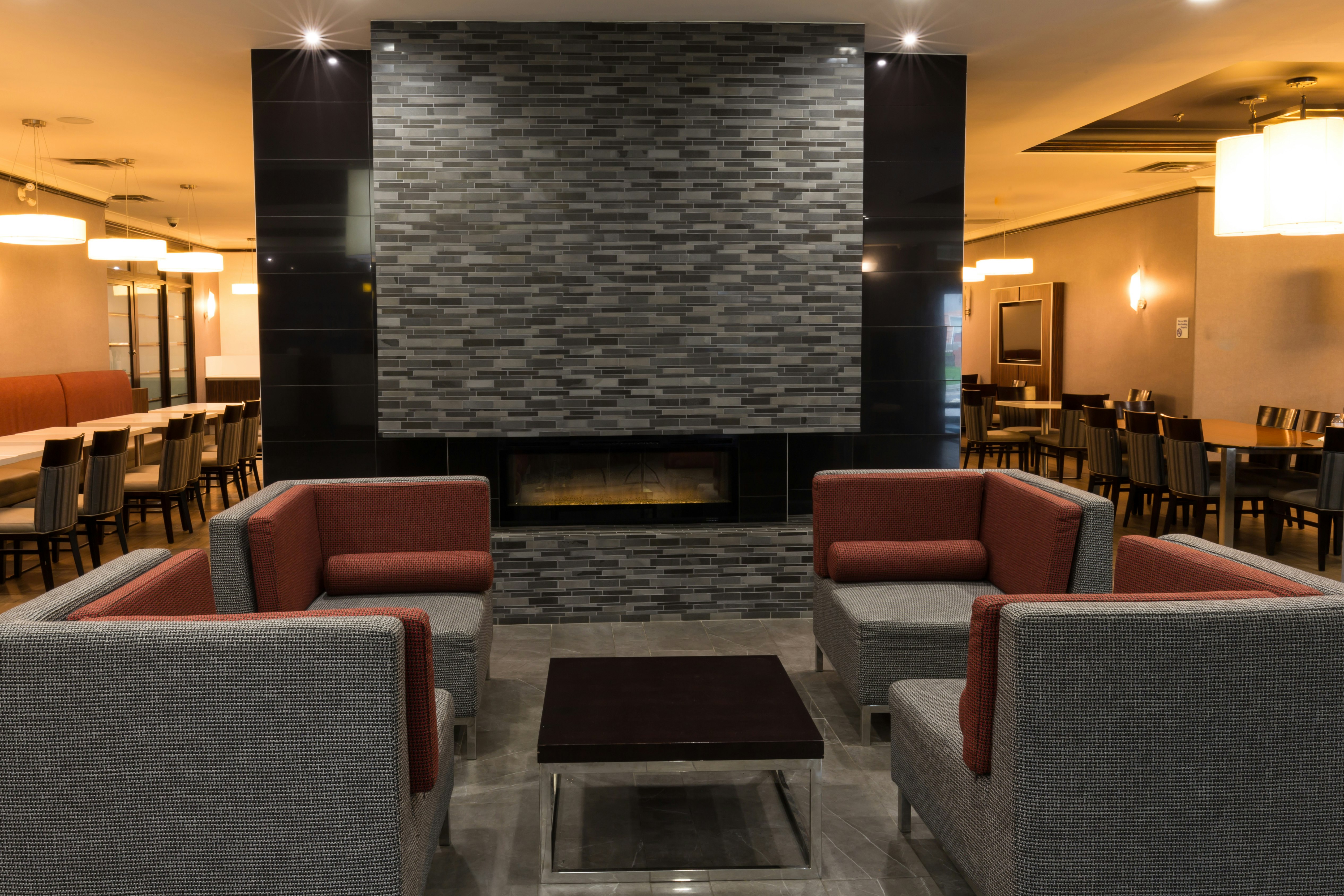 Holiday Inn Express Edmonton Downtown 42/56