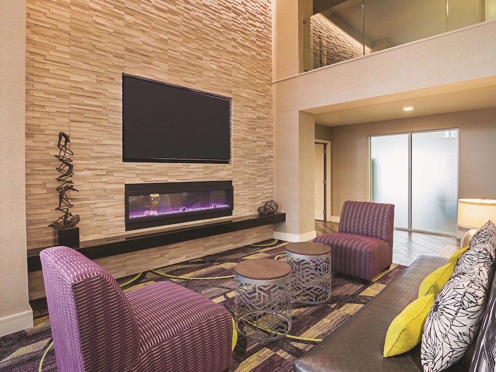 La Quinta Inn & Suites by Wyndham Fort Worth North 31/45