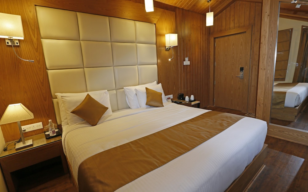 Clarks Inn Srinagar (Ex Hotel Spring Hills) 24/50