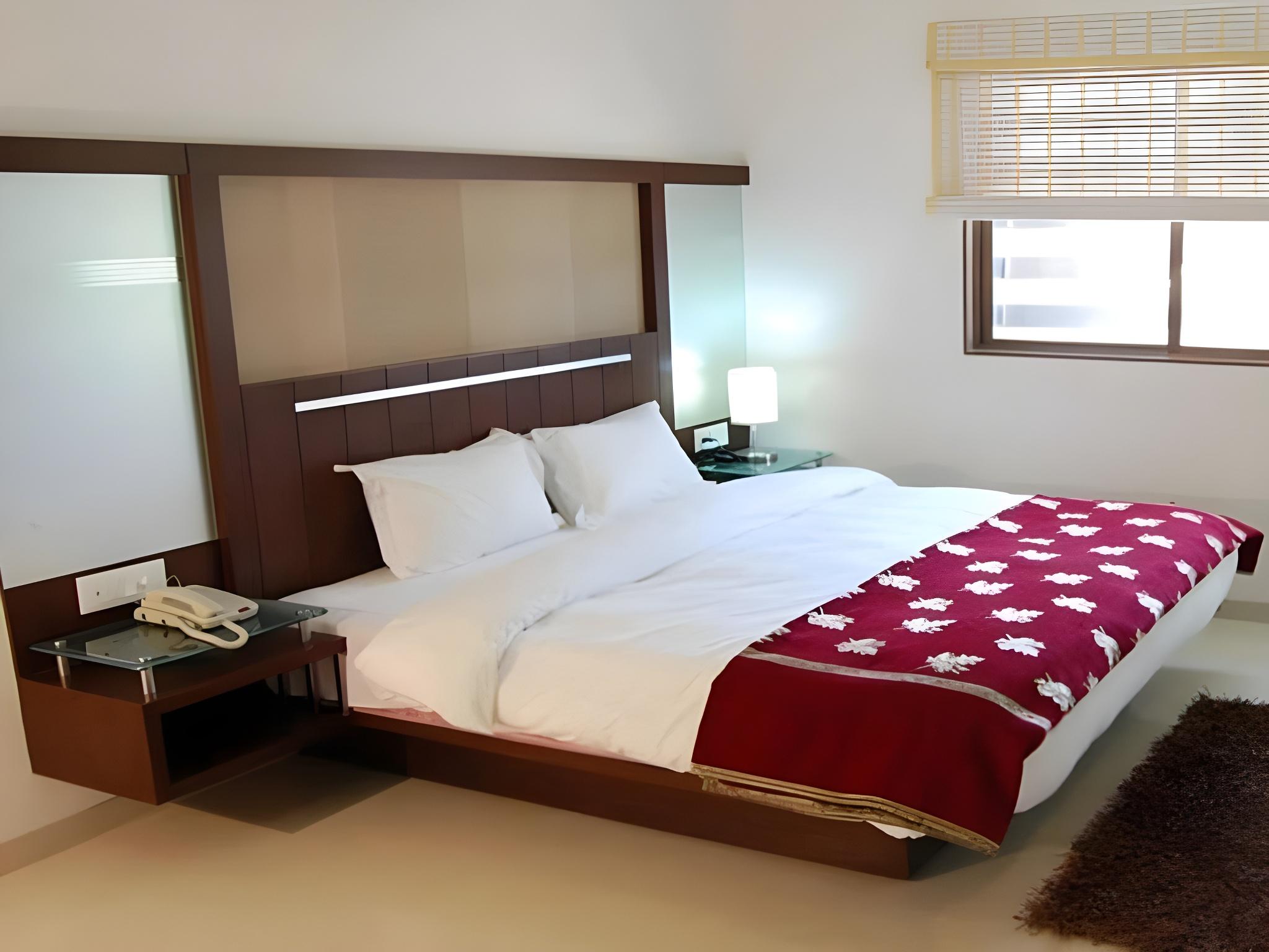 Capital O 33294 Hotel Sapphire Regency (Ex. Sapphire Regency), Vadodara