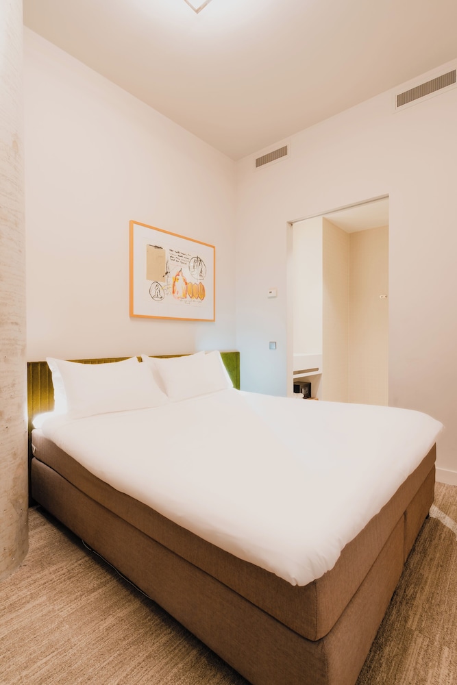 1 BEDROOM, BASIC, DOUBLE OR TWIN BED