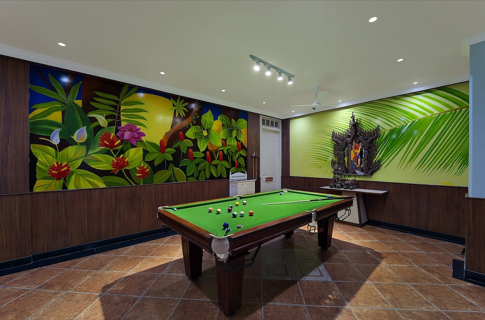 MAYFAIR Palm Beach Resort 56/74