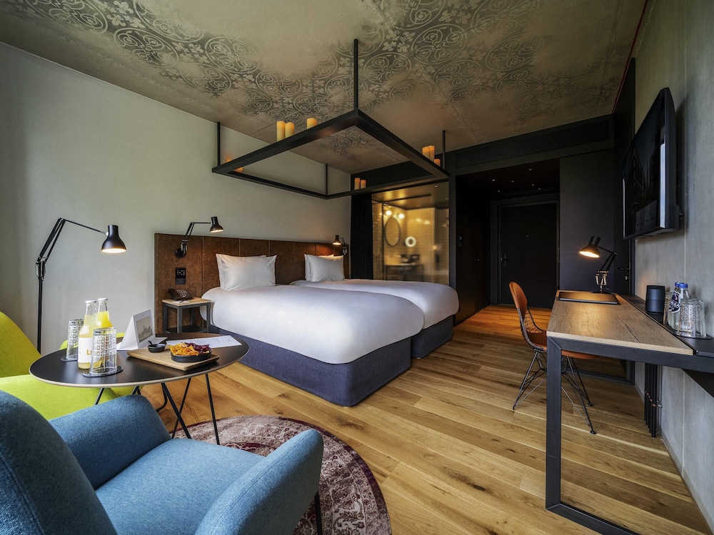 DELUXE, TWIN BEDS