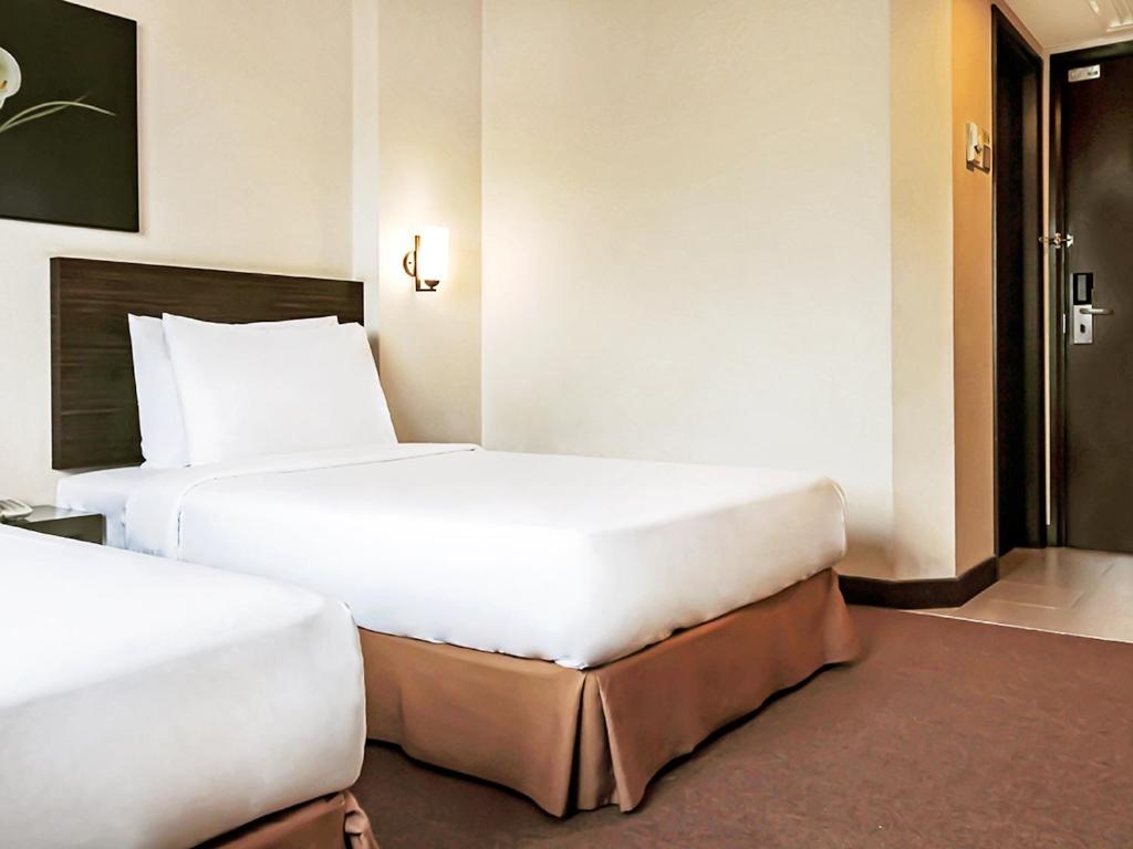 Summer View Hotel 24/47