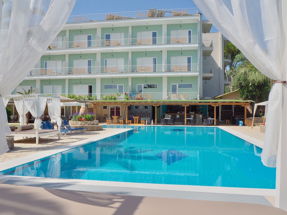 Paloma Blanca Hotel photo1