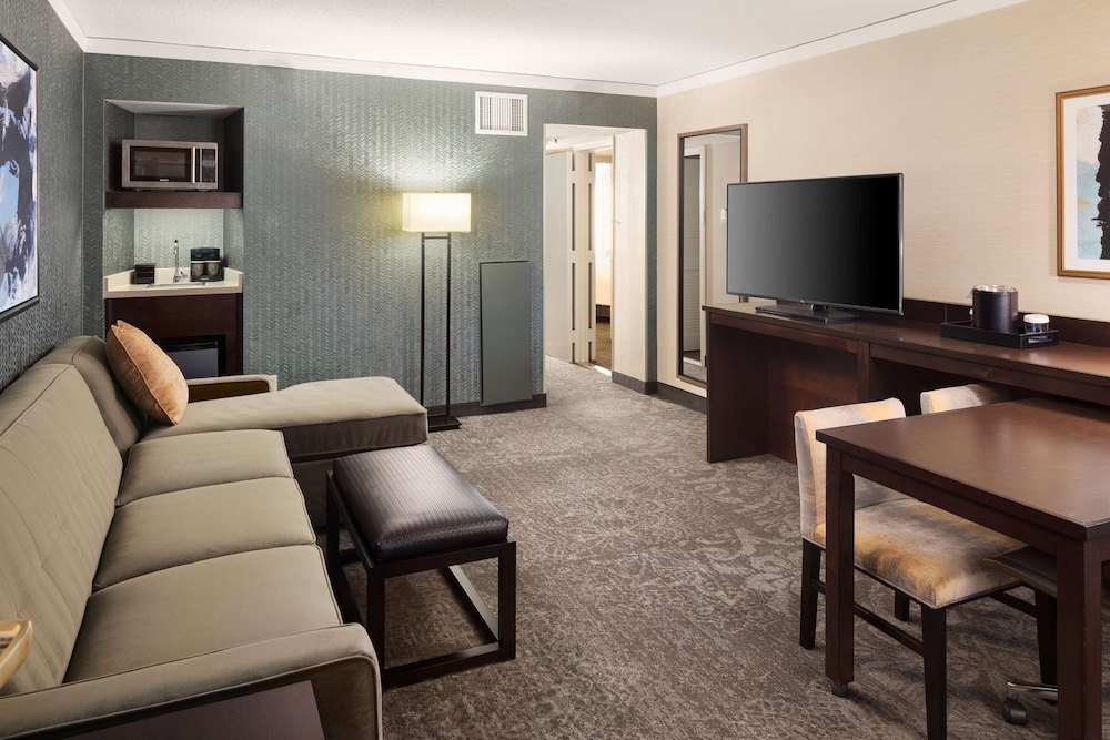 Embassy Suites Tysons Corner 24/44