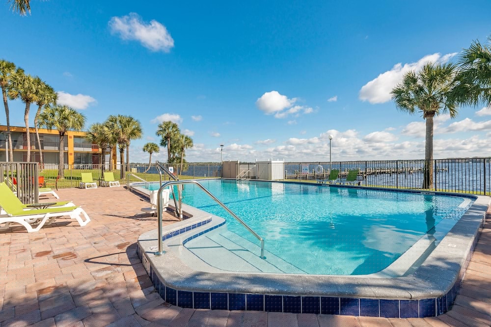 Quality Inn & Suites Palatka Riverfront 4/47