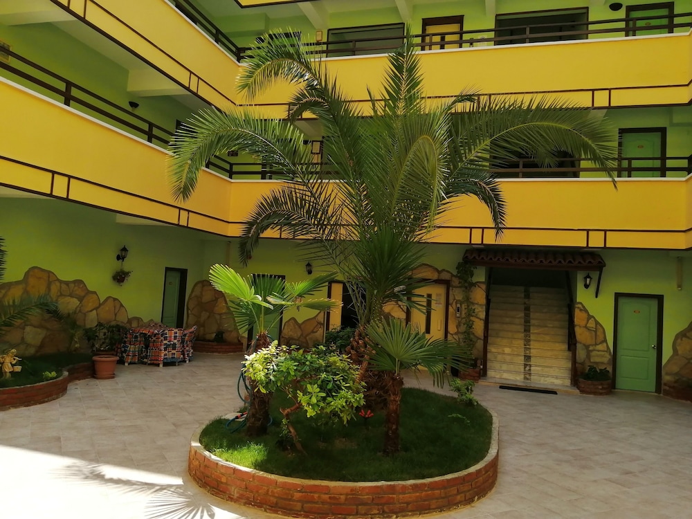OYA APARTMENTS 47/50