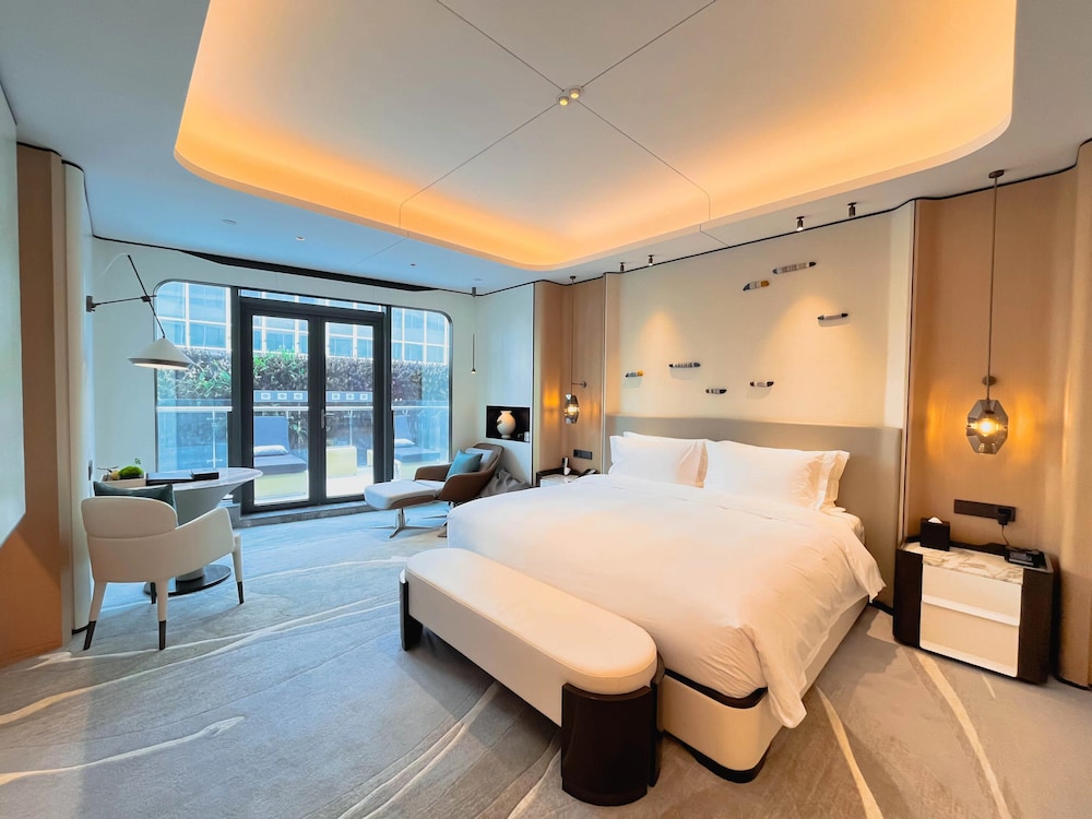 Premier, King Bed