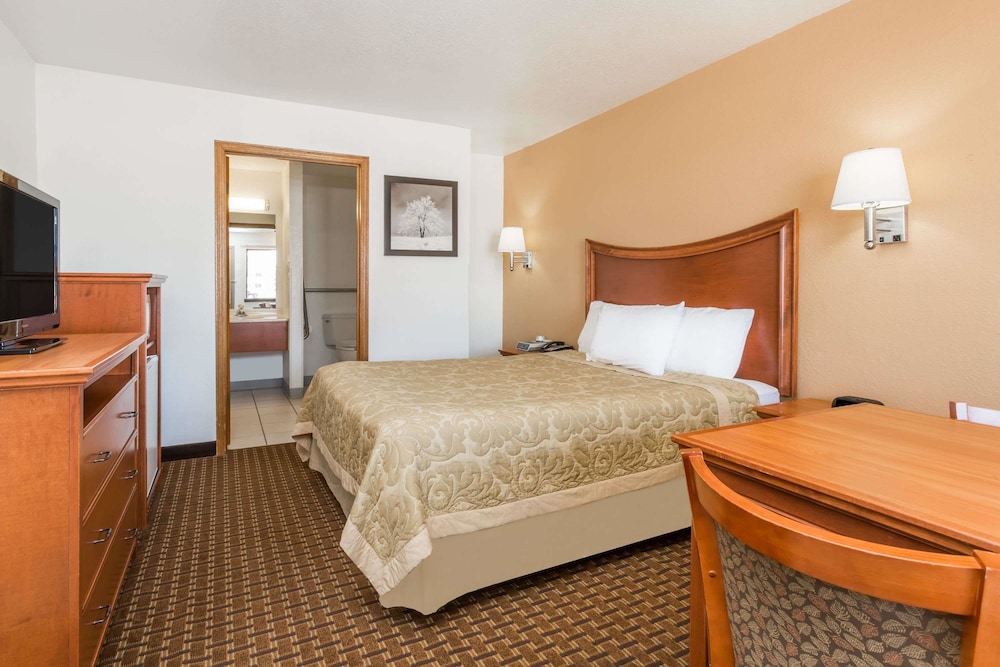 Super 8 by Wyndham Goodland 9/17