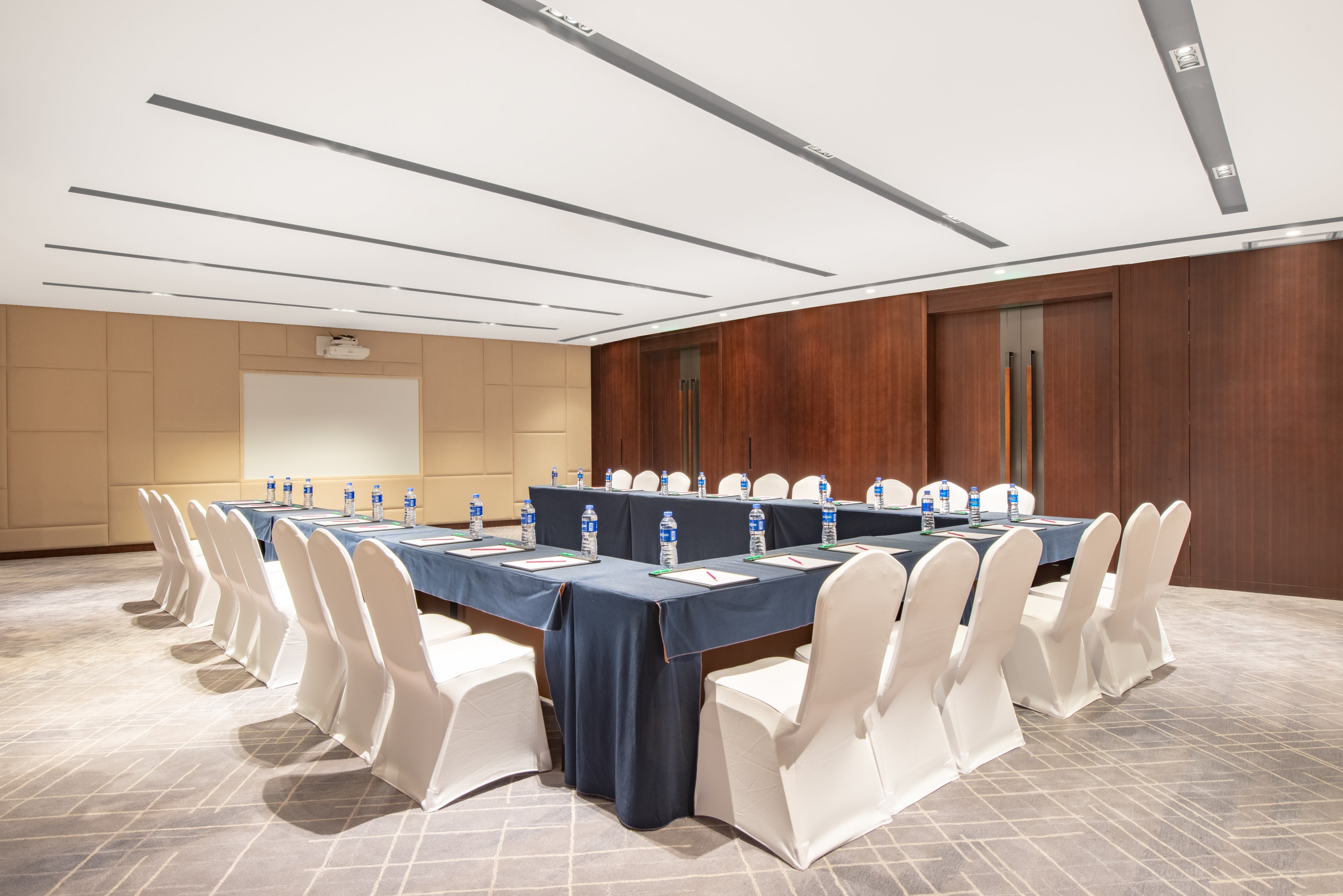 Crowne Plaza Zhuhai City Center 64/78