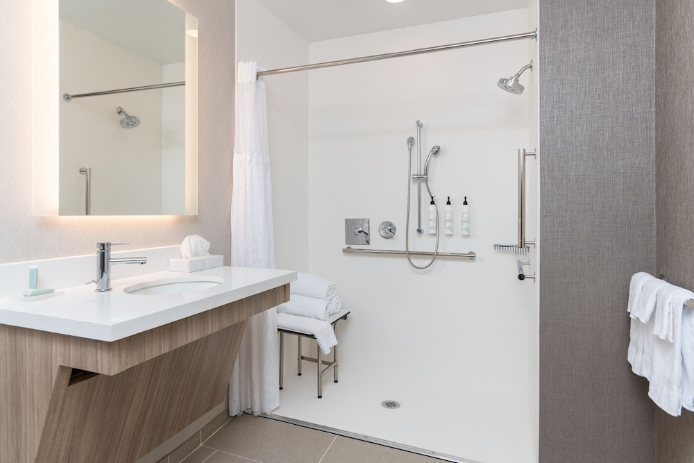 Hotel 44 North Freeport Brunswick 40/41