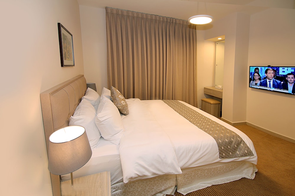 جناح ديلوكس بسرير كينج مع أريكة، Viola Hotel Suites 2/3