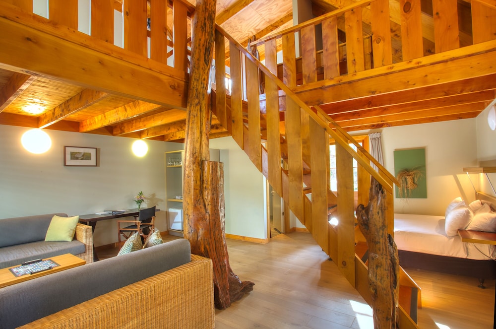Awaroa Lodge 32/50