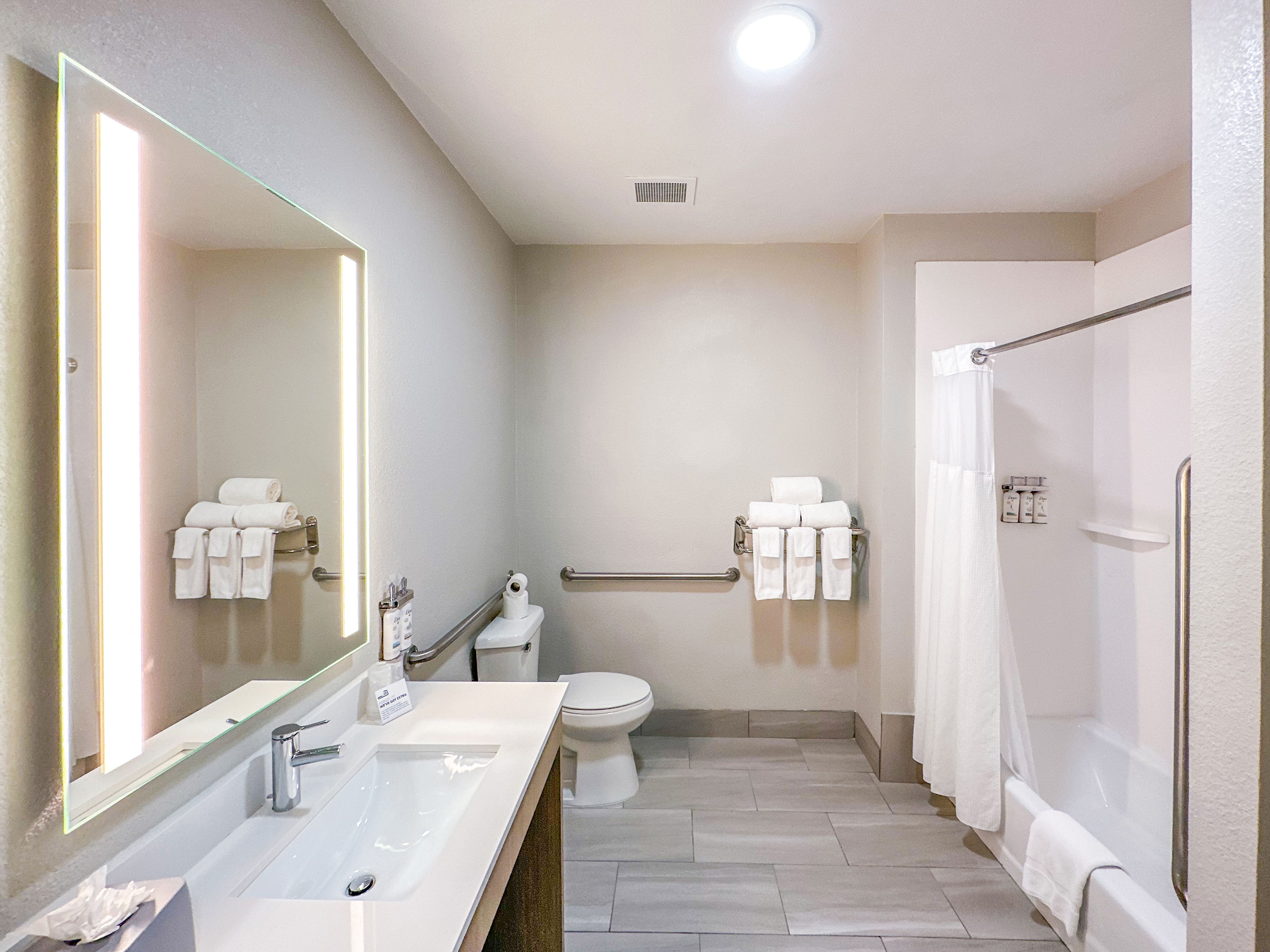Holiday Inn Express Hotel Suites Ennis 67/70