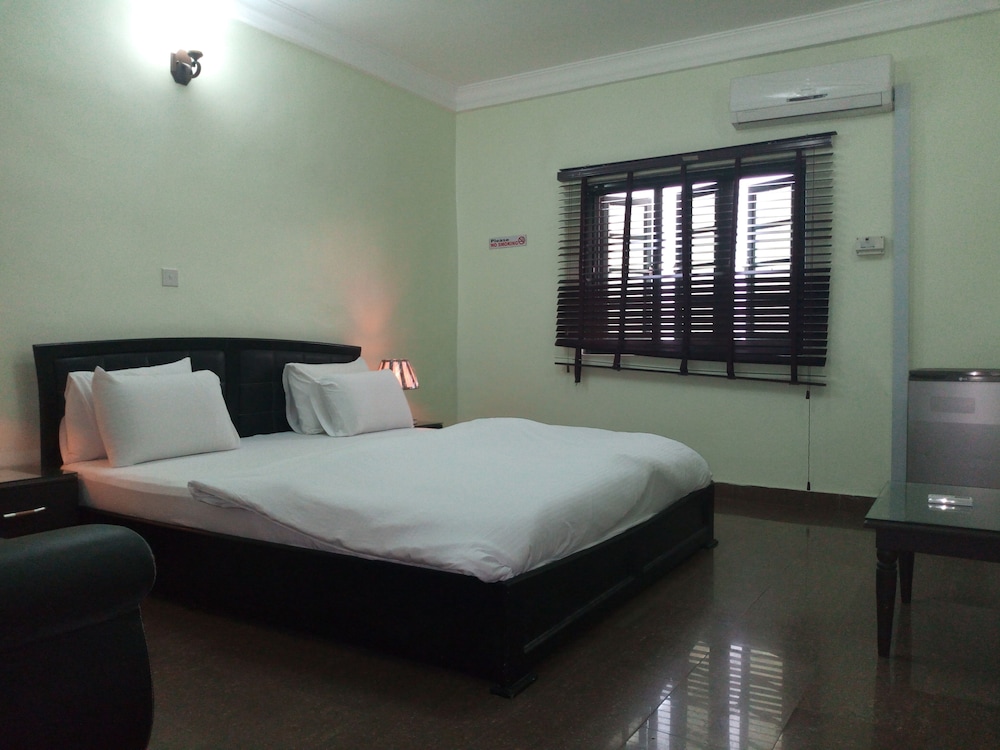Dionzec Hotel & Suites 3/15