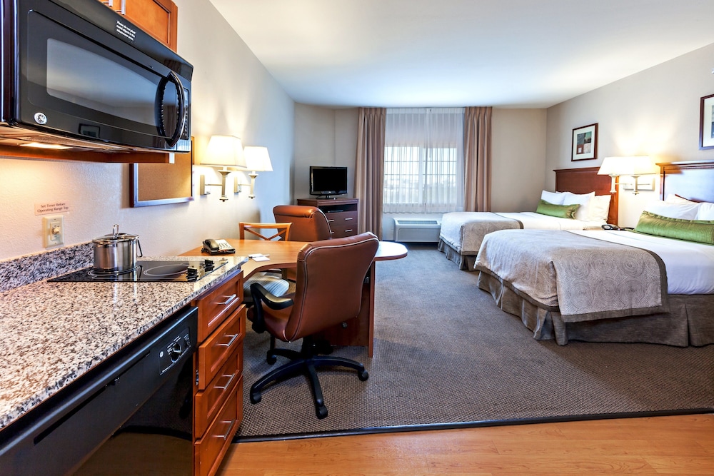 CANDLEWOOD SUITES BAYTOWN 25/58
