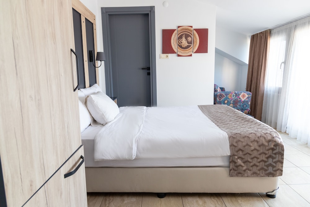 Galley Hotel 16/50
