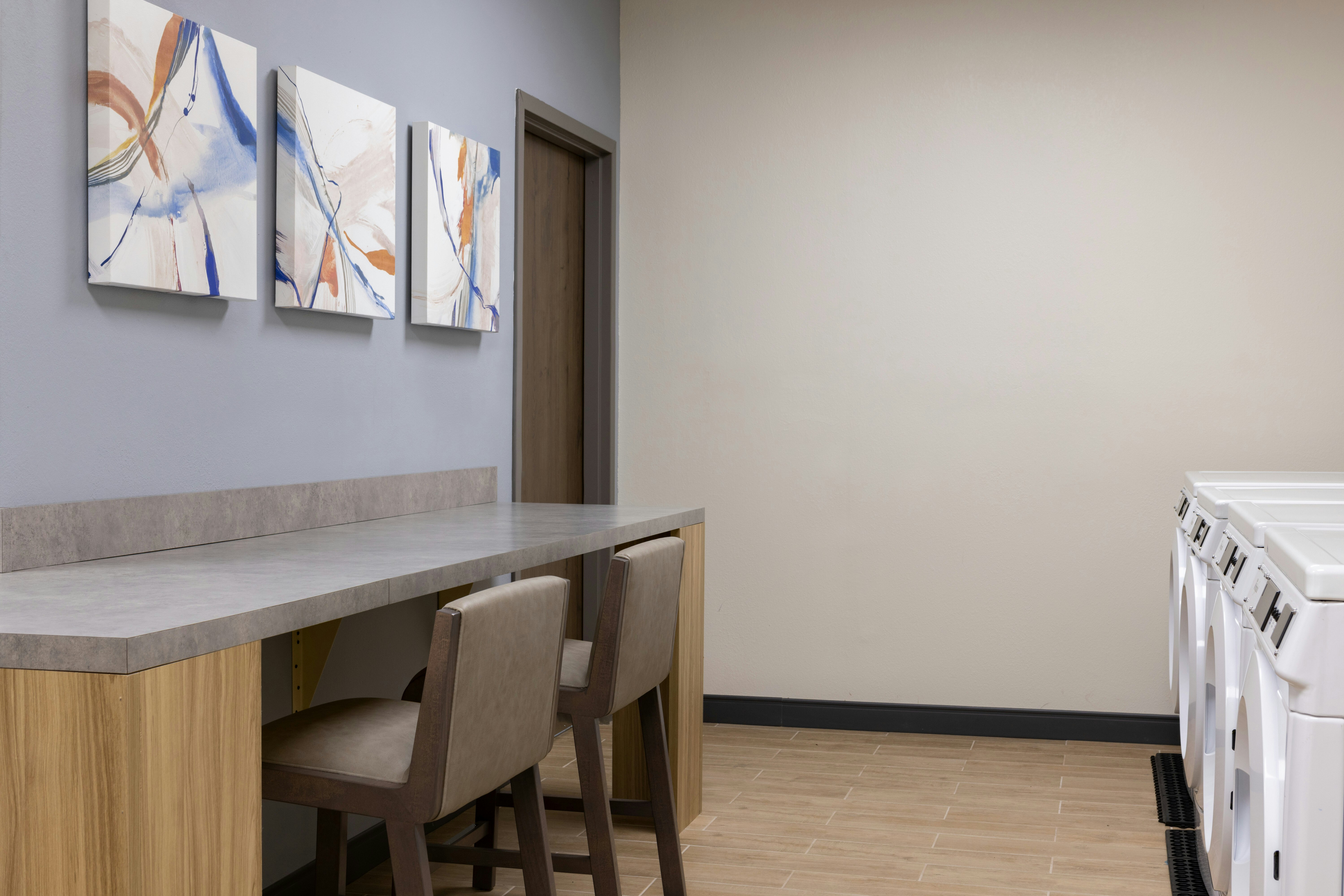avid hotel Coralville - Iowa City by IHG 12/18