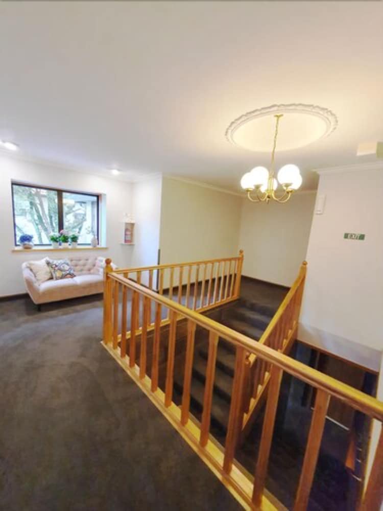 FITZHERBERT CASTLE MOTEL 29/33