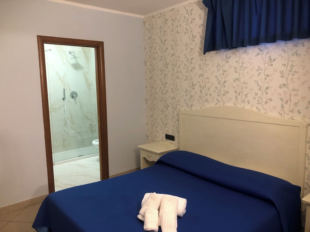 Hotel Serena 10/25
