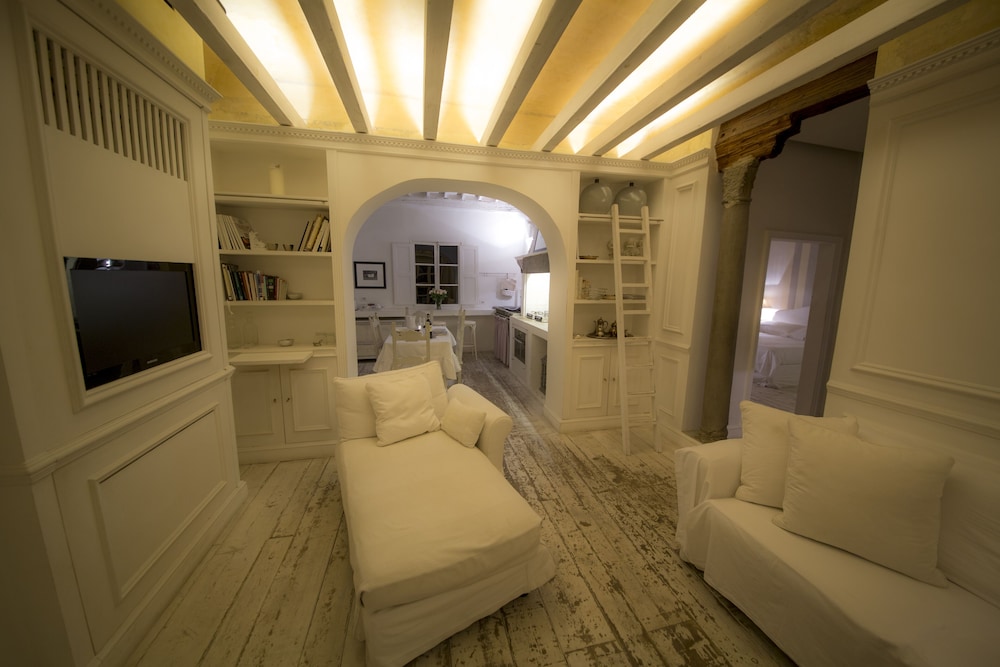 White Home 15/28