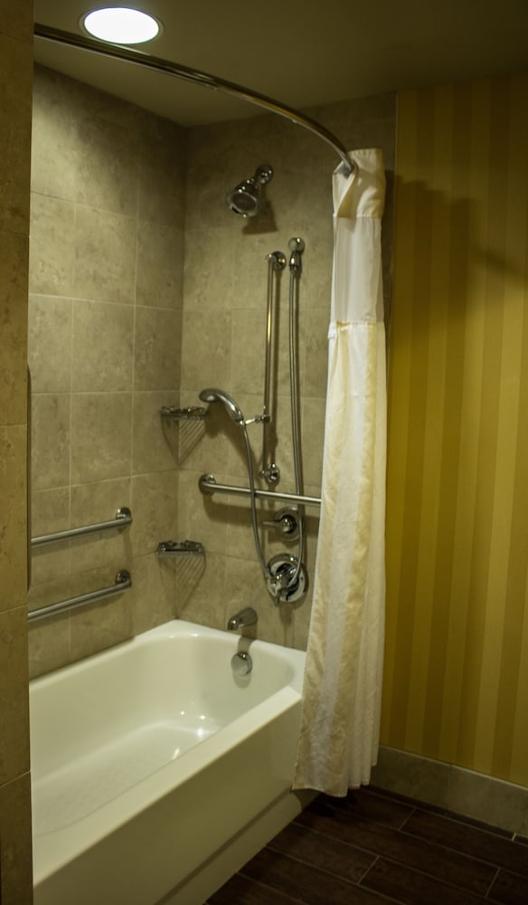 Hilton Garden Inn Pittsburgh/Cranberry 20/43