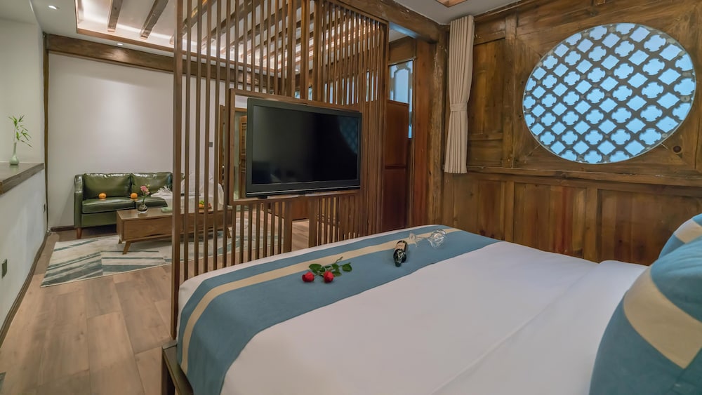Lize Graceland Artistic Suite Inn 43/50