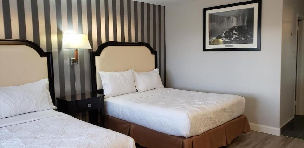 ROOM, DOUBLE BED