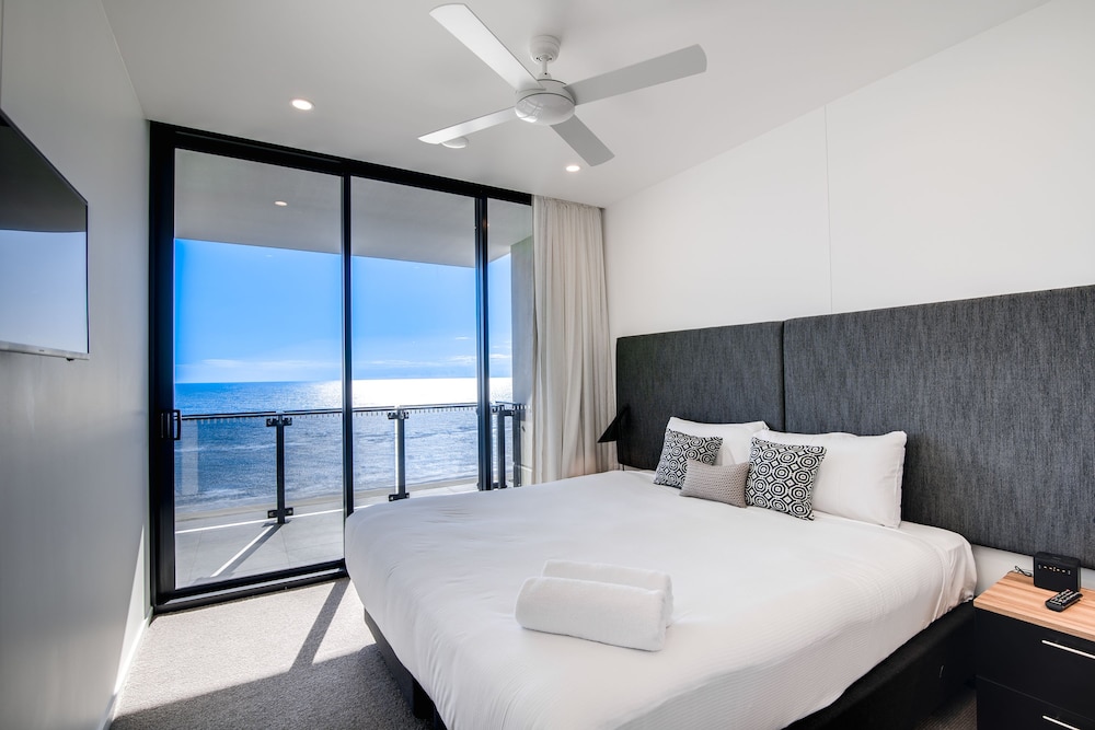Iconic Kirra Beach Resort 14/72